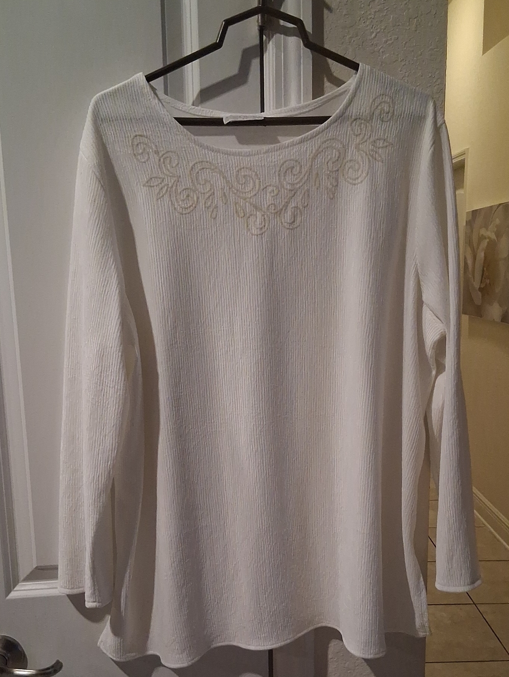 White Long-Sleeve Embroidered Women's Top